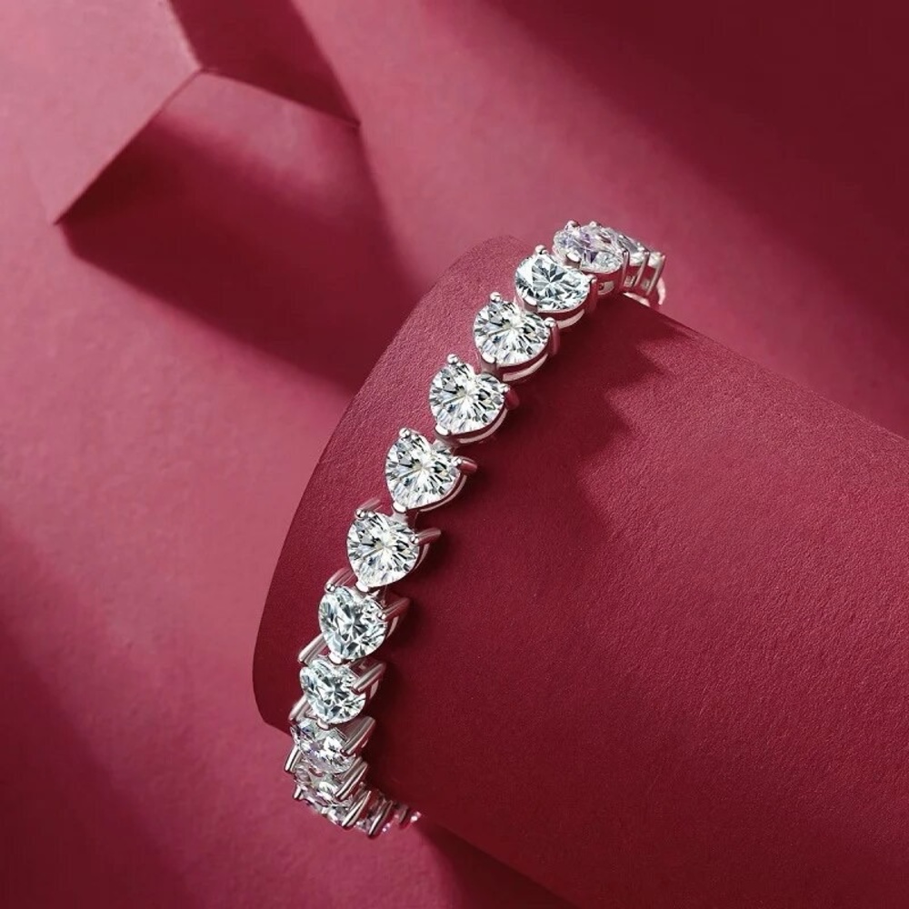 18k 30ct Heart Tennis Bracelet - Picture 8 of 17